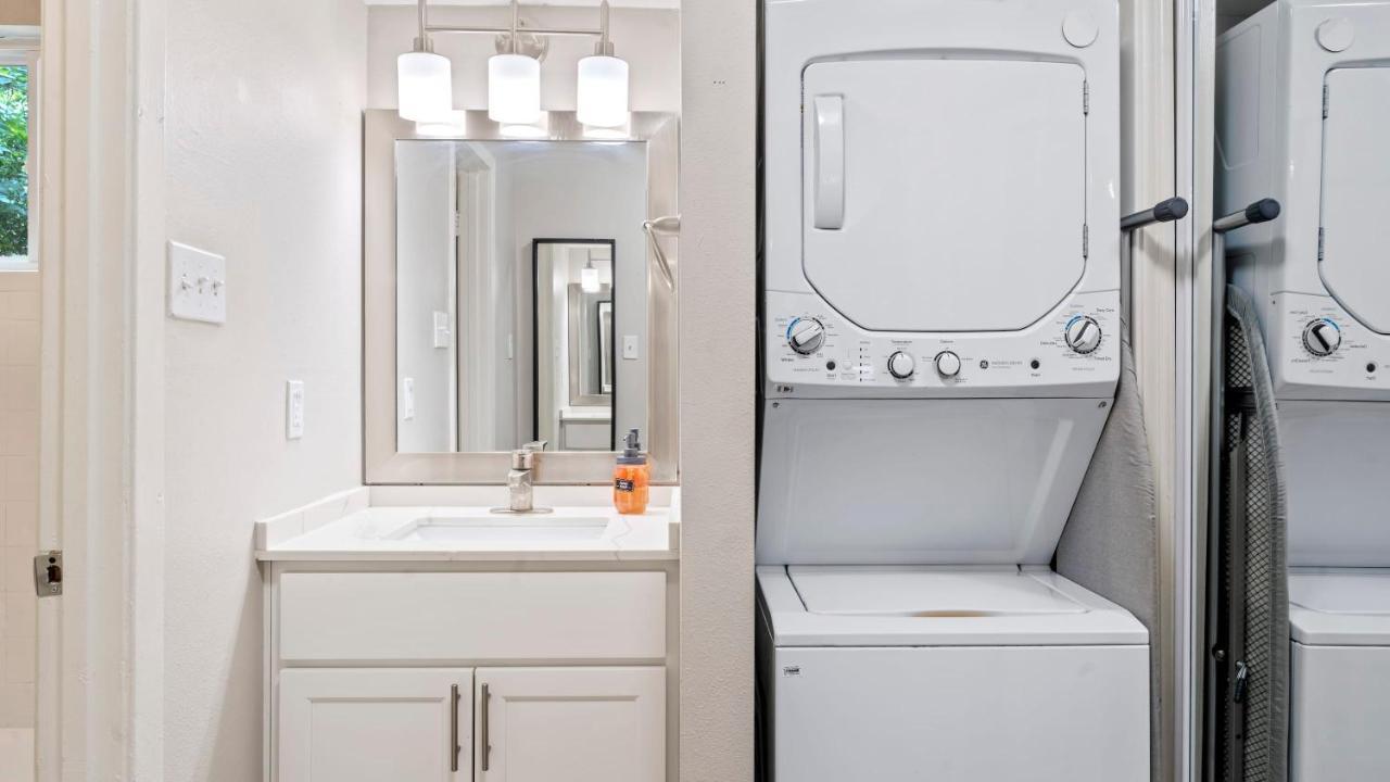 Cozy Efficiency Studios Close To Downtown And Domain Остин Екстериор снимка